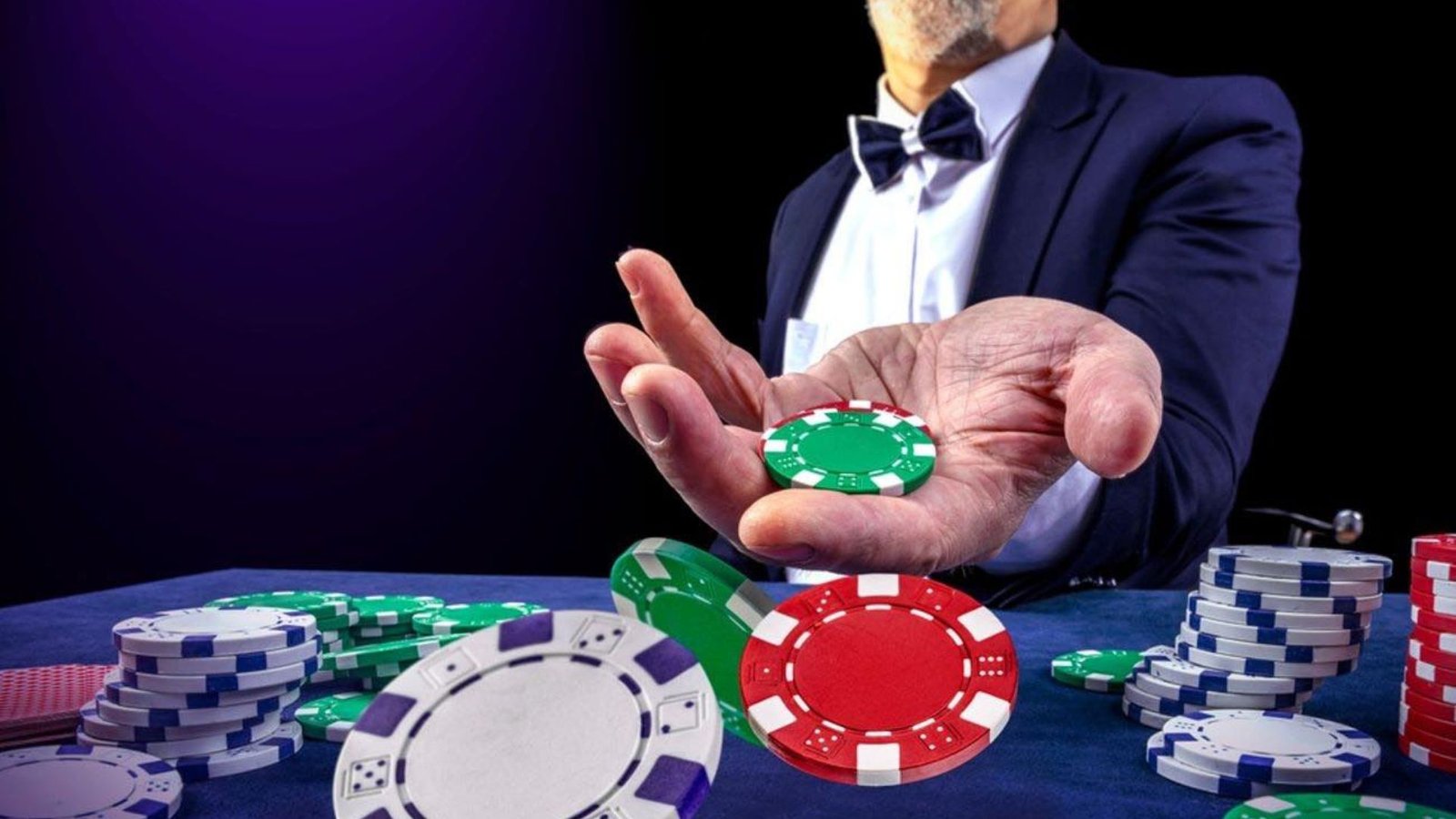 Wagering Multi-Hand Card Games on Micro Weights